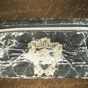 SOLD HARRY POTTER HUFFLEPUFF VELVET TRAIN CASE